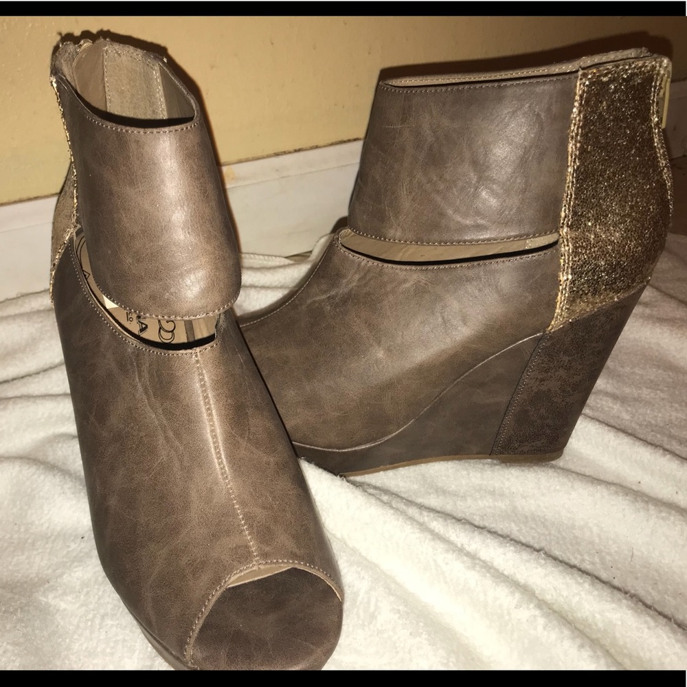 Women’s shoes